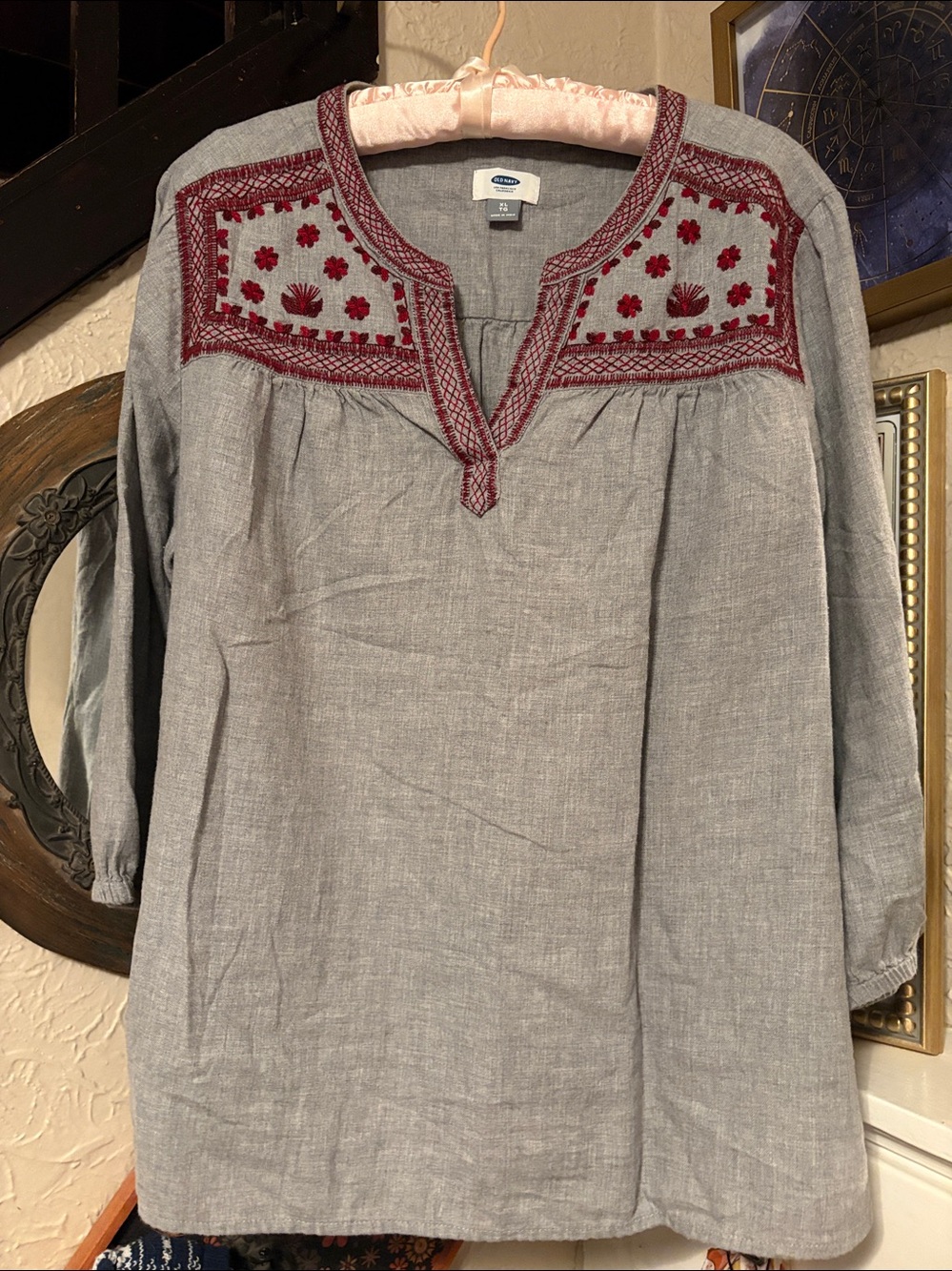 Old Navy Embroidered Tunic in Gray & Red Like New XL